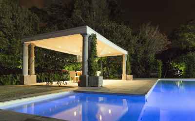 How Do Pergolas Differ From Arbors?