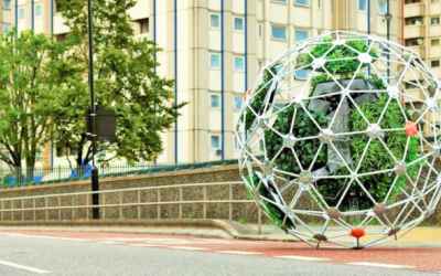 Autonomous robotic garden drives itself around the city in search of sun