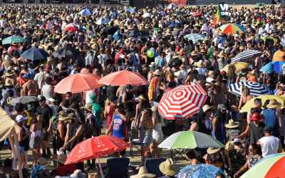 Reggae artist Fiji gets One Love crowd singing Maori waiata at Tauranga festival