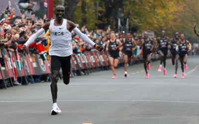 Eliud Kipchoge Breaks 2 Hour Marathon Barrier in Vienna